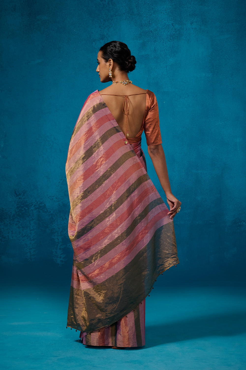 Taabiir Dressfolk