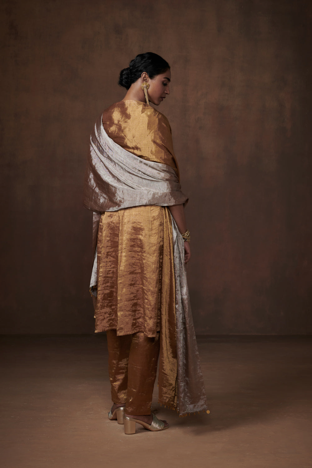 Roshni Dressfolk